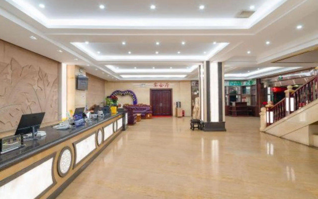 Hengyi Hotel (Railway Station Store of Dashu Camp, Renmin East Road, Kunming)