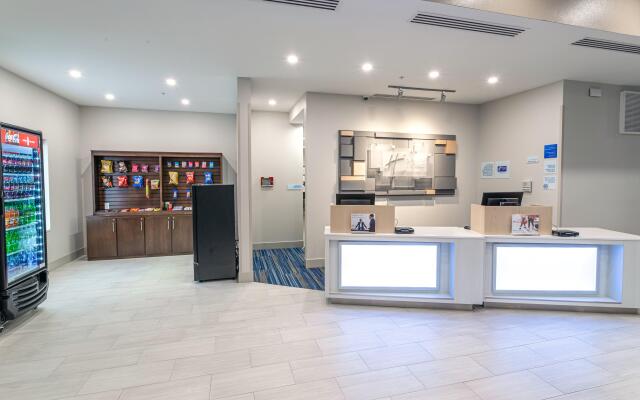 Holiday Inn Express & Suites Columbus - Worthington, an IHG Hotel