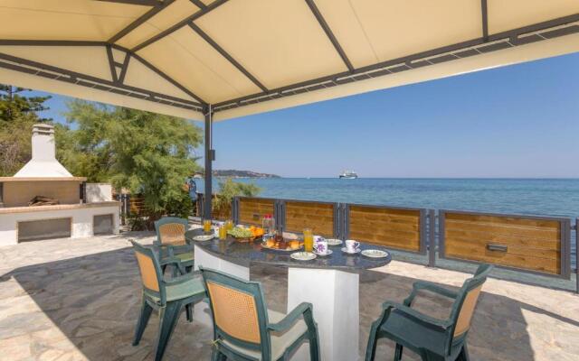 Venetico Beachfront Apartments & Suites - Sea View Apartment