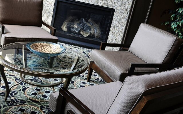 Holiday Inn Express & Suites Delafield by IHG