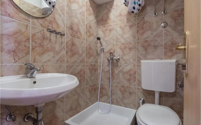 Two-Bedroom Apartment Makarska with Sea View 03
