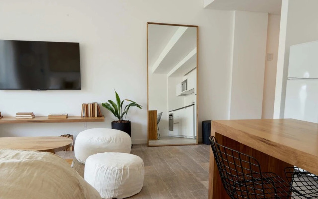 Cozy  Modern Studio 209