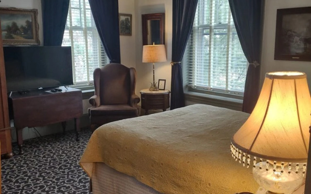 The Lafayette Inn