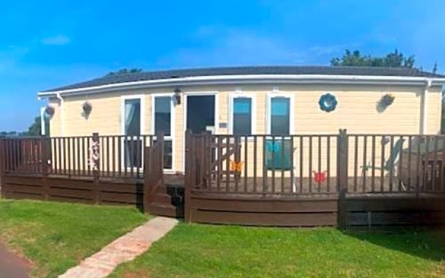 Butterfly Lodge