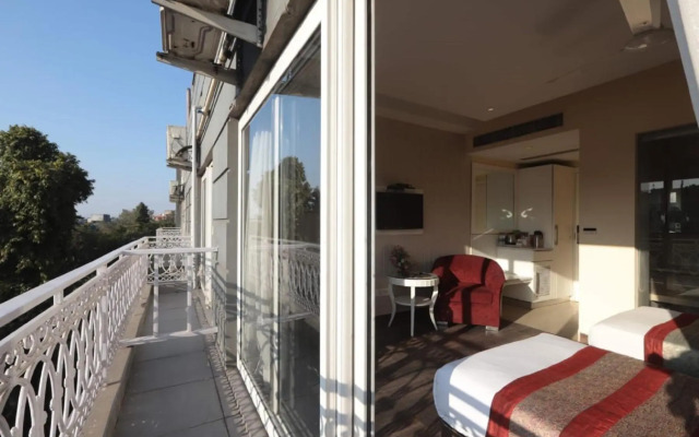 OYO 2637 Hotel Picasso Prive