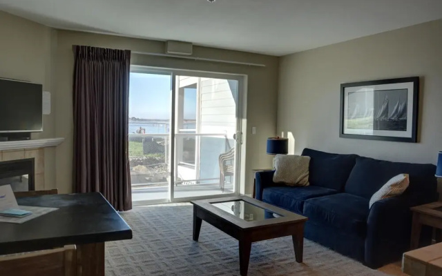 Waters Edge 105