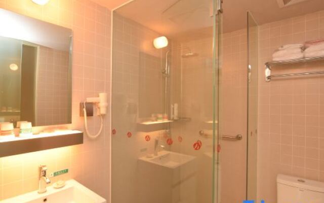 Jinjiang Inn Select (Shiyan Checheng West Road)