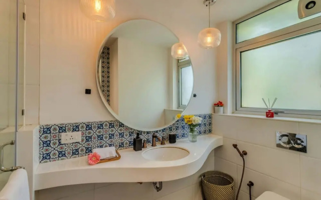 Stylish 2BR w Pool Near Candolim and Coco Beach