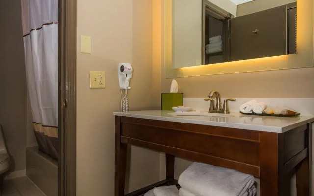 Lodge Of Four Seasons Golf Resort, Marina & Spa