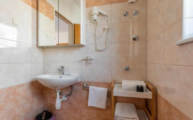 Apartments Jakic 1