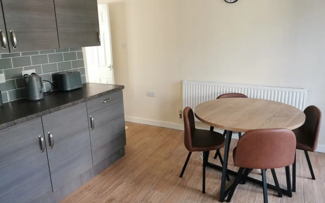3bed Full House - Free Parking - Family Friendly!