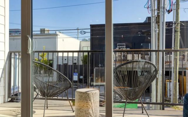 The Carter 205 by Avantstay 4BR Balcony