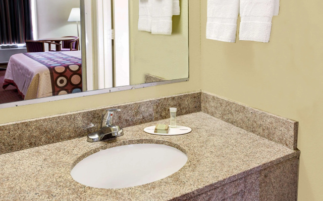 Super 8 by Wyndham Walterboro