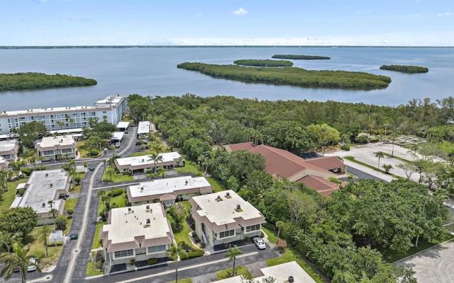 Serenity On Sutton 2 Bedroom Townhouse by RedAwning