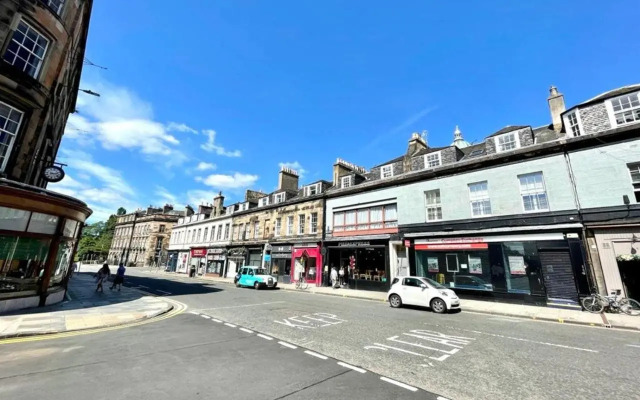 Modern & Spacious 1 Bed Apt, West End
