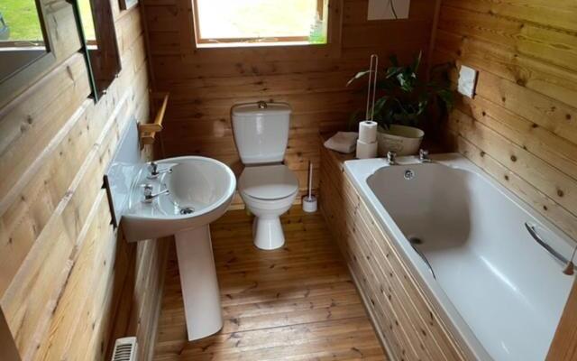 Luxury 3 bedroom, 3 bathroom lodge with hot tub