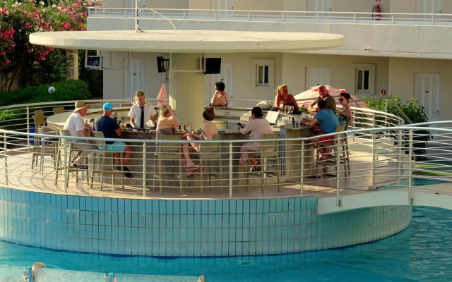 Bayside Hotel Katsaras