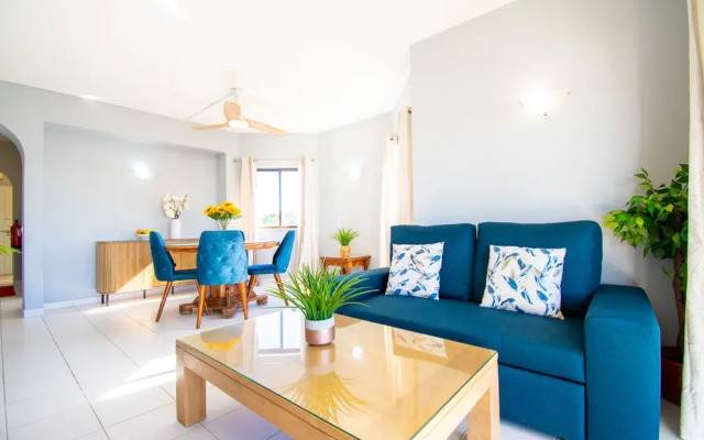 99B Hibiscus Monte Dourado