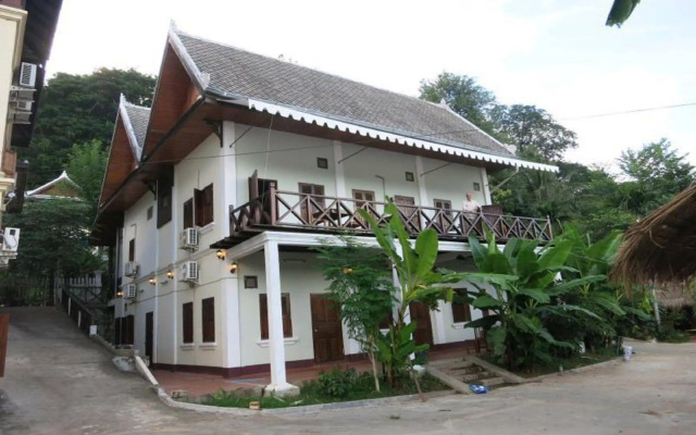Namkhan Riverside Hotel