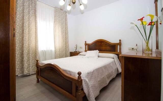 House - 3 Bedrooms with WiFi - 107748