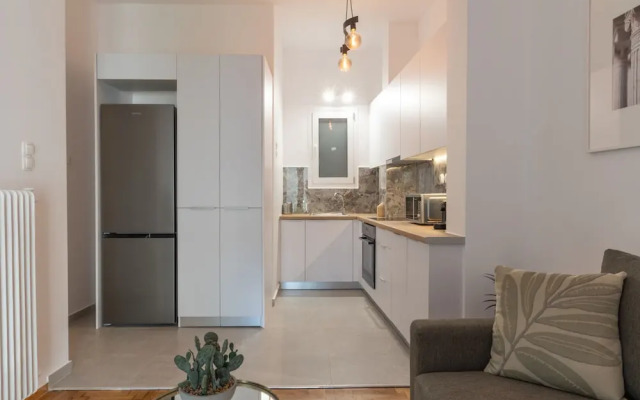 Fresh 2 Bdrm Apt in Koukaki