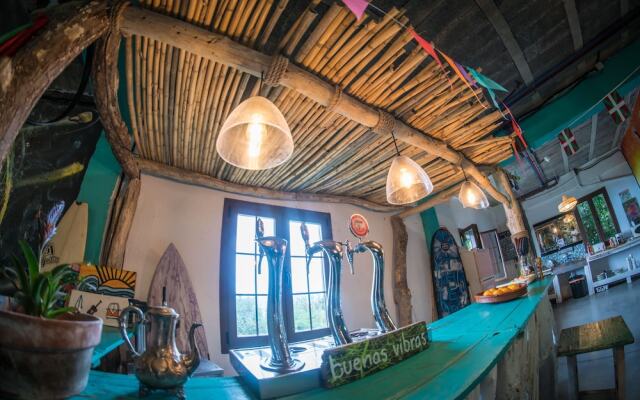 San Sebastian Surf Camp - Hostel