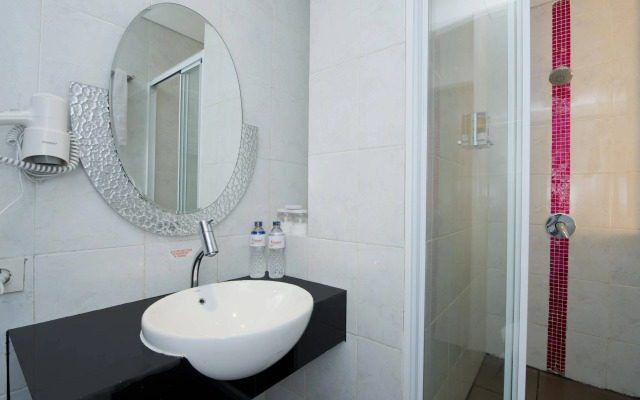 J Hotel Bandara Soekarno Hatta
