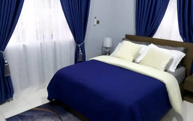 3 Bed Flat - Sleeps 6 - Parking - Wifi