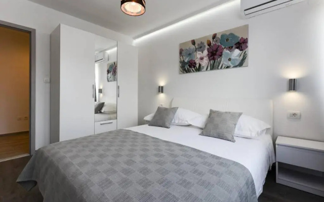 Reza Luxury Apartment