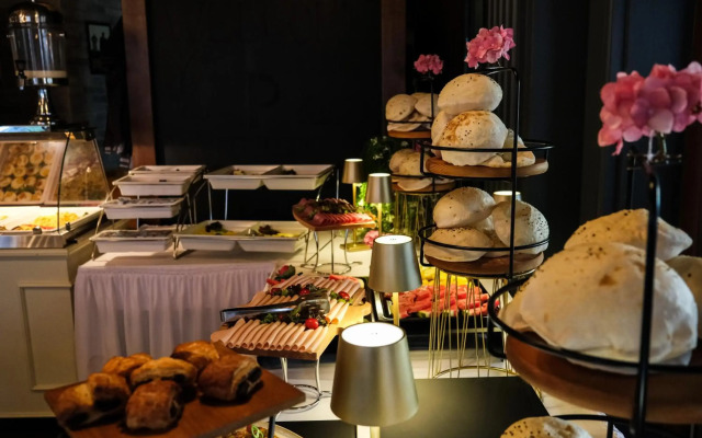 Peninsula Boutique Hotel