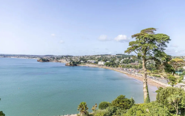 B6 Masts in Torquay With 3 Bedrooms and 2 Bathrooms