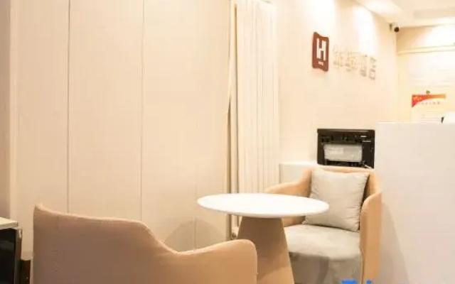 Rujia Huayi Select Hotel (Beijing Guozhan Xibahe Subway Station)