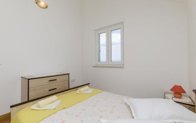 Apartments Marinko in Splitska - island Brac