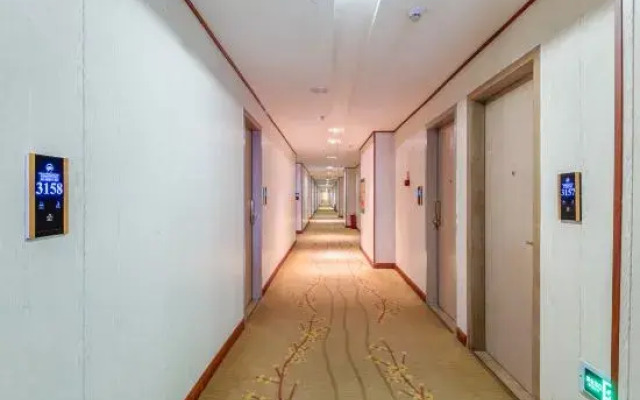 Jintan Square South Great Wall Hotel (Tongren Station Branch)