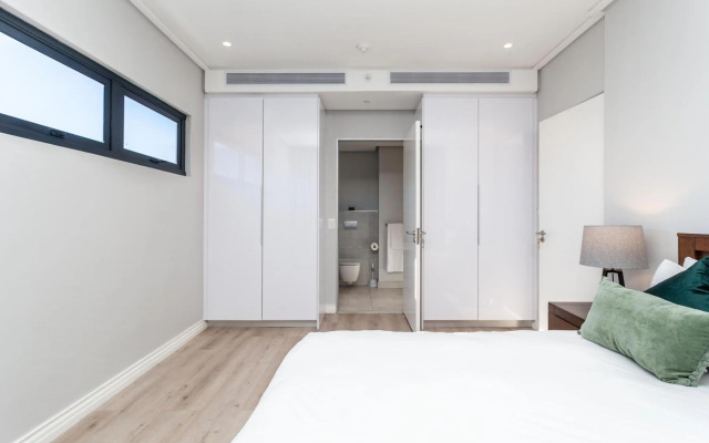 Luxuriuous 1 Bedroom in 16 on Bree