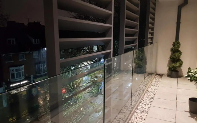 Chiswick Park Apartments, Chiswick, West London