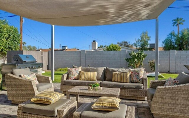 Amazing 4-bdrm W/backyard Paradise in Scottsdale!