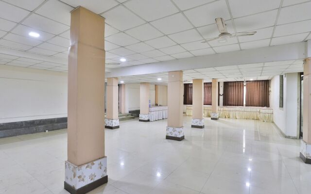 OYO 27633 Hotel Dan