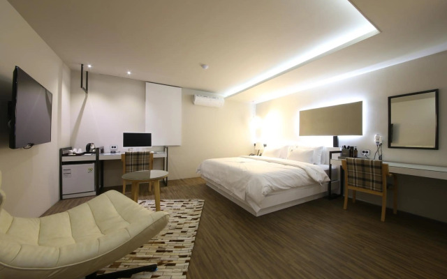 Avenue Hotel