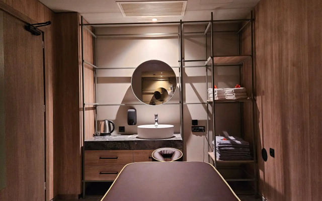 Petousis Hotel & Suites