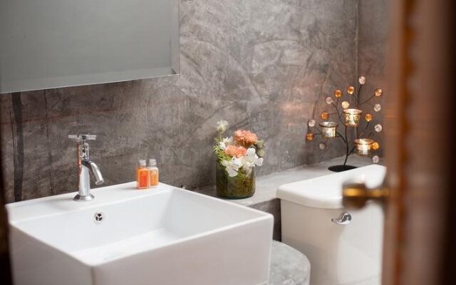 M Residence & Hotel
