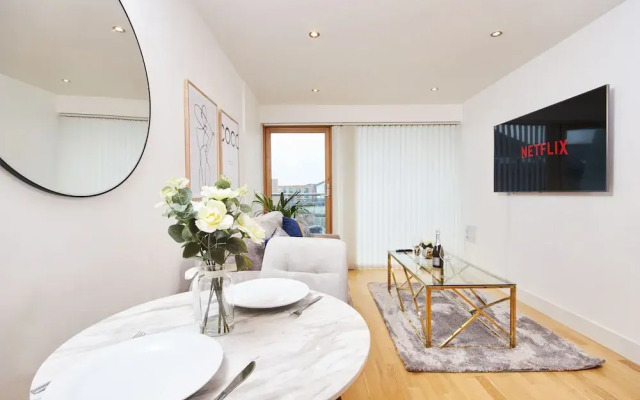 Deluxe City Centre Apt Balcony View & Free Parking