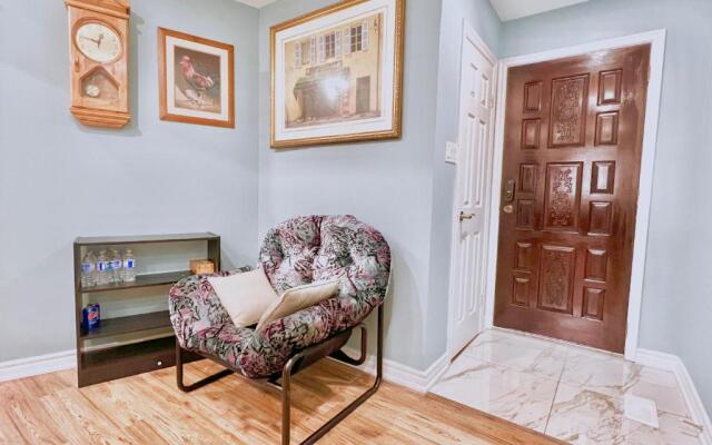 Renovated Rooms 10-min to Finch Subway Near Yonge St