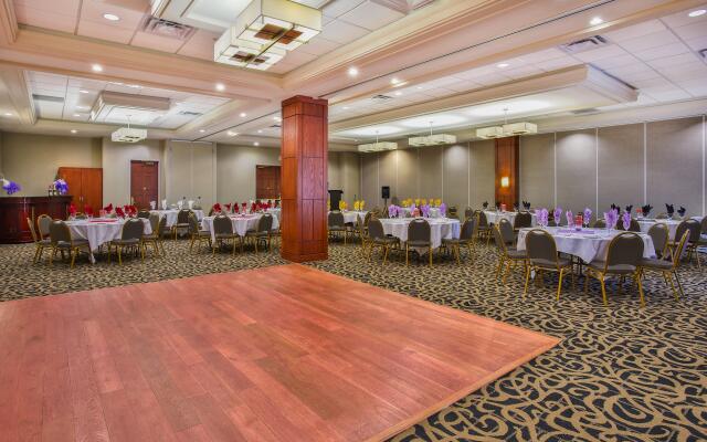 Newmarket Hotel & Suites