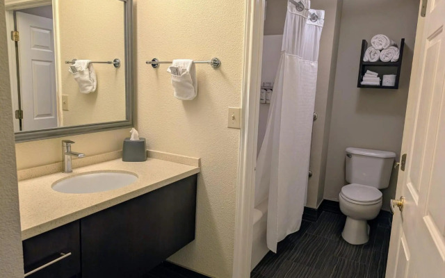 Staybridge Suites Indianapolis-Fishers by IHG