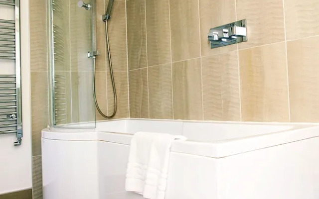 Spacious 3 Bedroom Apartment in South Kensington near Museums