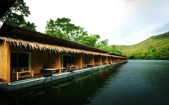 The Hub Erawan Resort
