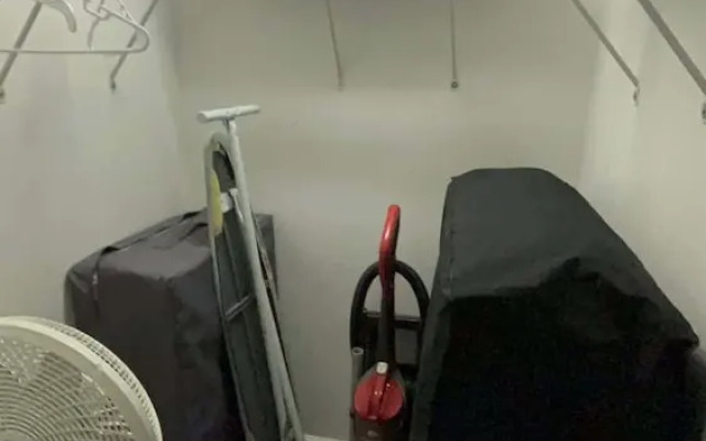 Heated Pool, Jacuzzi & Sauna! Tampa, FL