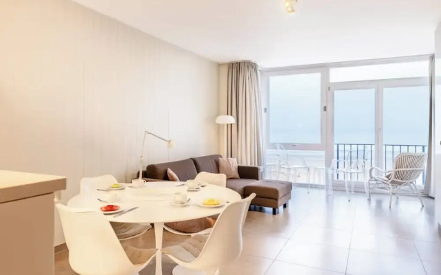 Lavish Apartment for 4 People With Seaview