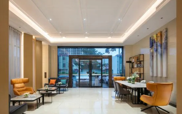 Xiyatu Huayuan Hotel (Zhongshan Ancient Town Lihe Light Rail Station Store)